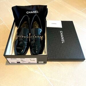 EUC Chanel 22S Calfskin Loafers with Charm